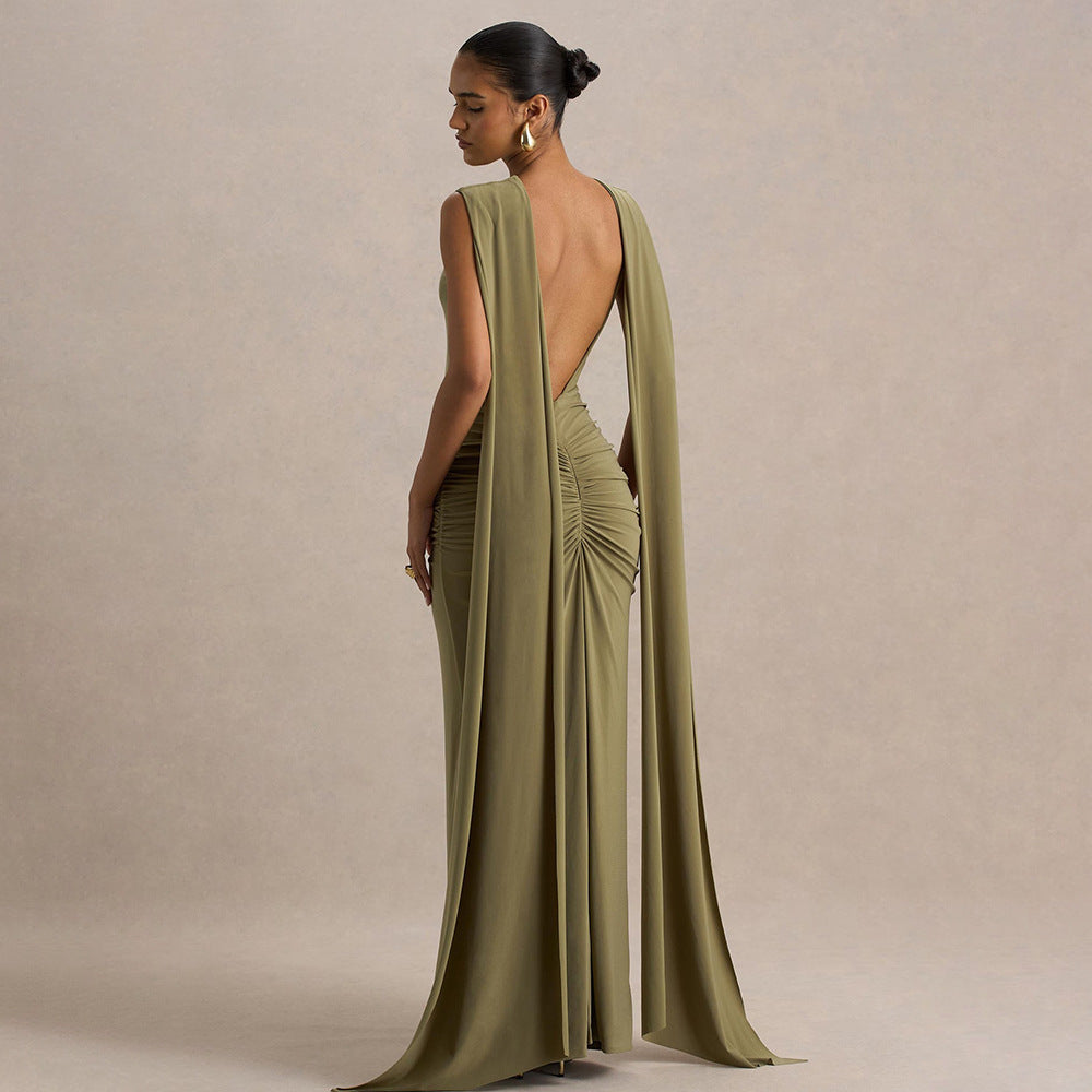 Robe sexy, moulante et dossée nu, avec des rubans flottants