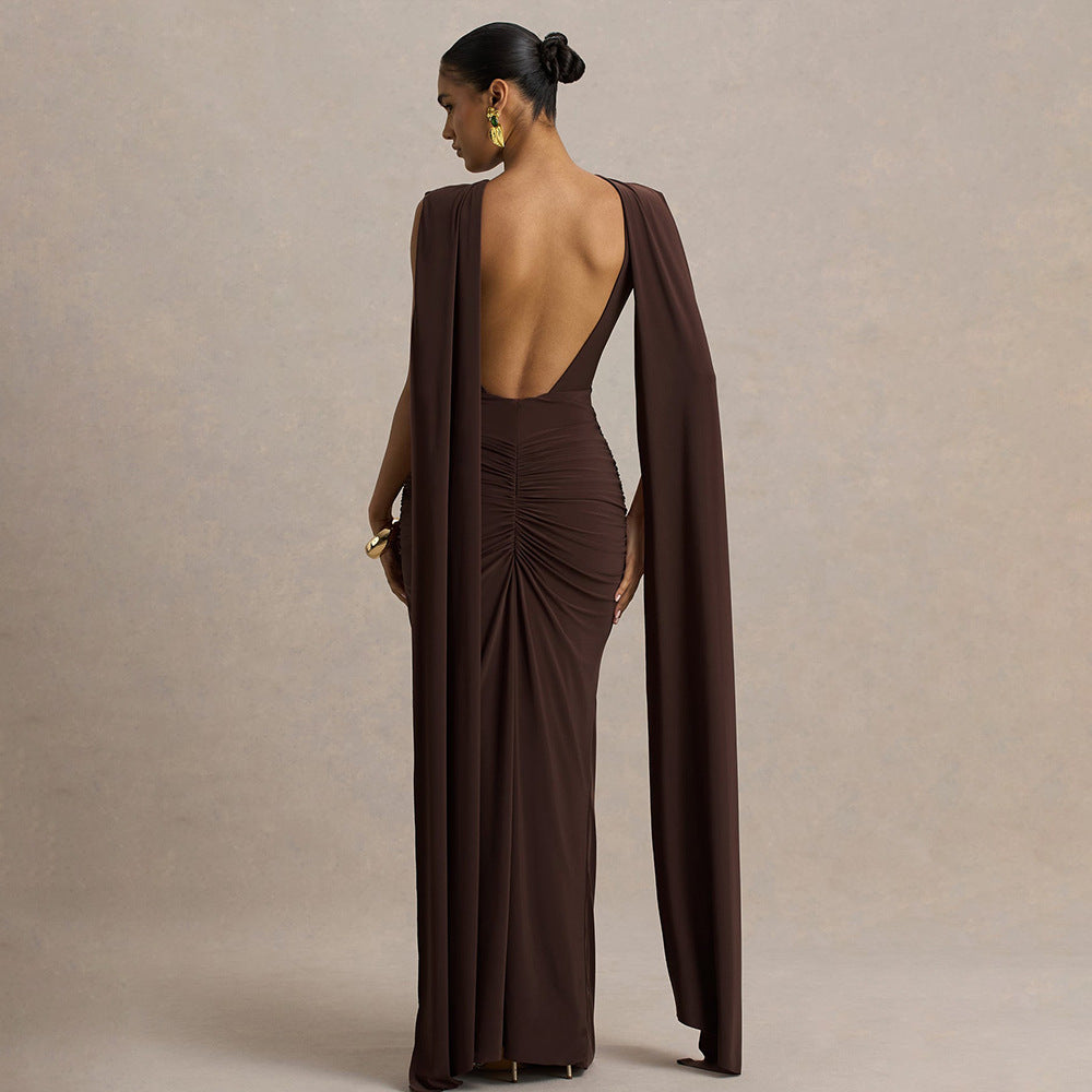 Robe sexy, moulante et dossée nu, avec des rubans flottants