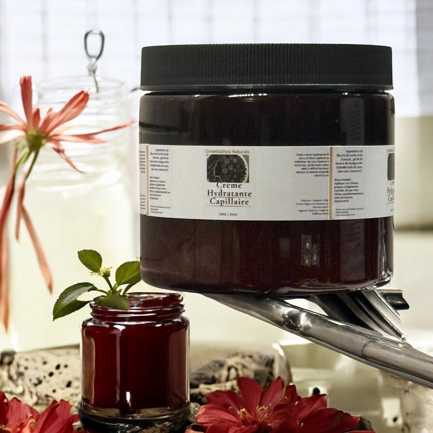 Texture légère mais nourrissante qui pénètre rapidement.
Parfaite pour redéfinir les boucles, hydrater les cheveux secs et maintenir douceur et élasticité tout au long de la journée.