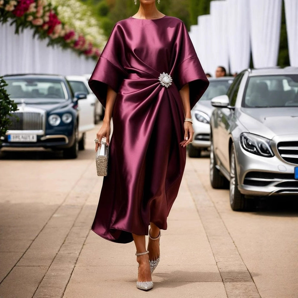 Robe longue élégante en satin Sens pour femmes avec une robe perle